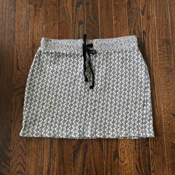LOFT Dresses & Skirts - Ann Taylor LOFT Women’s S Black/White Knit Loop Stitch Elastic Waist Mini Skirt